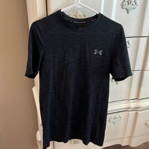 Under armour men small shirt EUC
